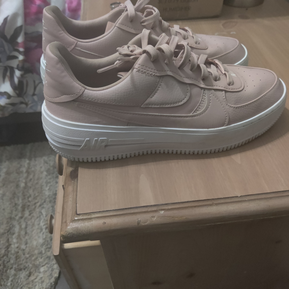 Nike Women's Pink Sneakers